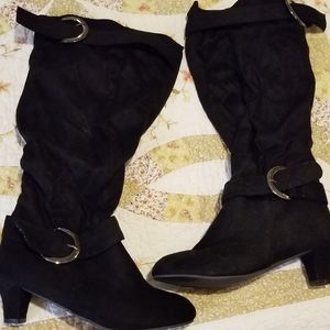 Black slouch boots